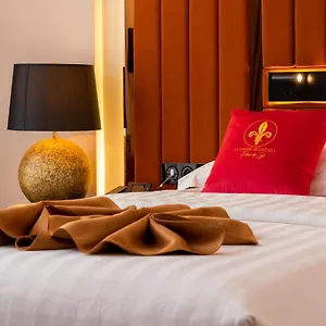 Fleur De Lys Point E Dakar